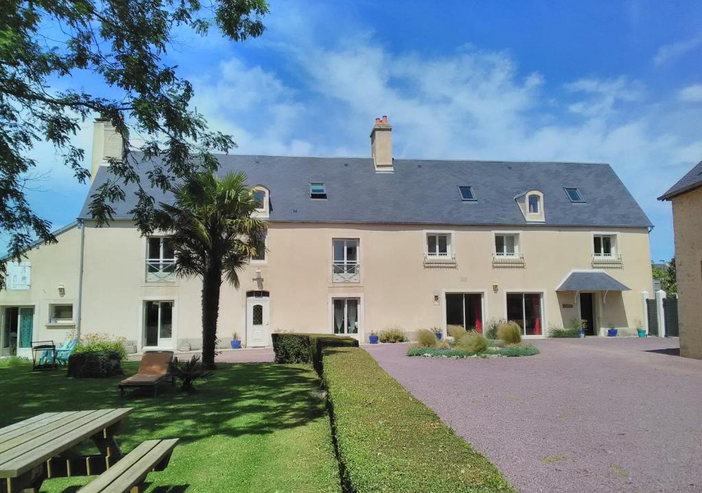 Trevieres Bed & Breakfast | La Maison PERIOT