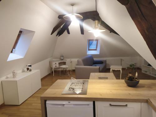 Bourges Apartment | La Manécanterie - Parking Privé Inclus en Cour Fermée