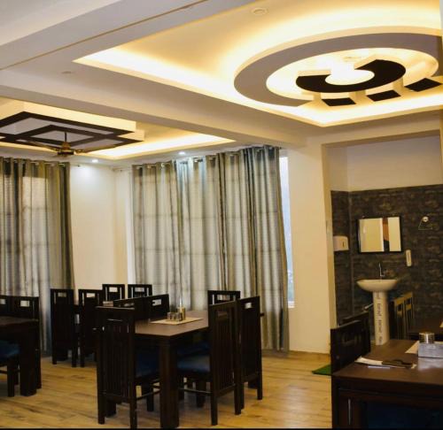 Barkot Hotel | La Monal Hotel