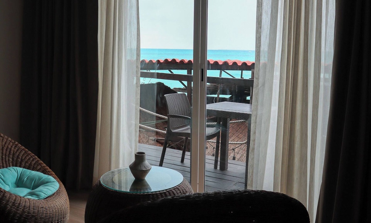 Punta Cancun Hotel | La Palma Beachfront - Self Check In