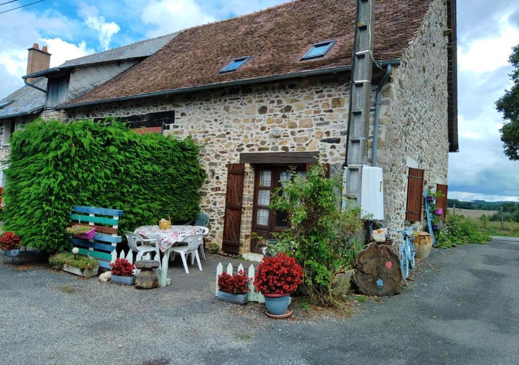 Saint-Vitte-sur-Briance Apartment | La petite ferme de Lucie et Andréa