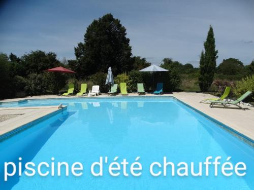 Lorignac House | La Petite Grange gîte climatisé plain-pied 3 chambres 5 personnes 2 toilettes, parking, WIFI, piscine d'été chauffée à partager, Animaux acceptés Gîte en pleine nature