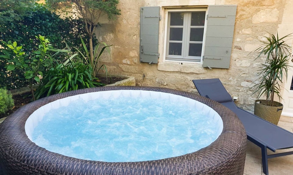 Maussane-les-Alpilles Villa | La Petite Pierre - Three Bedroom Villa, Sleeps 6