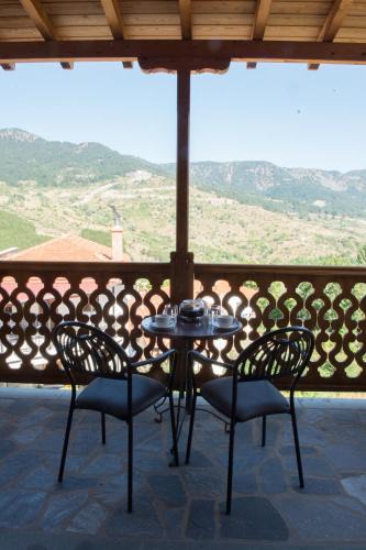 Metsovo Apartment | La Petri Studios with Fireplace & View