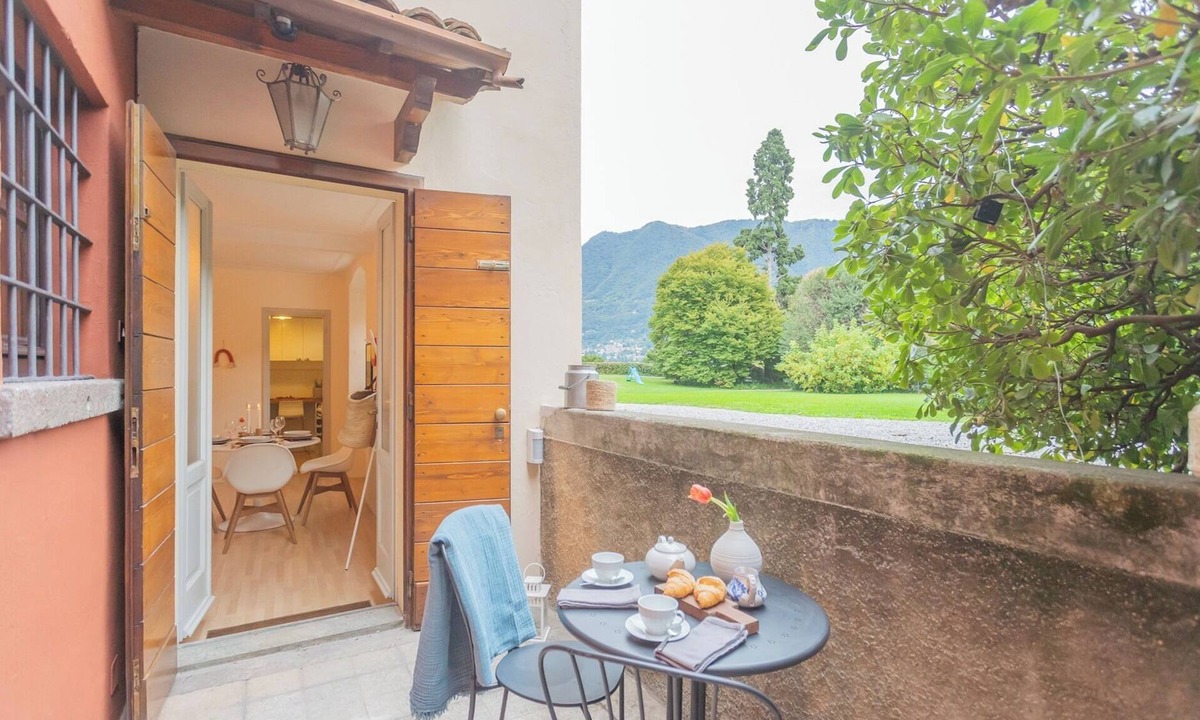Cernobbio Apartment | La Piazza di Cernobbio by Rent all Como