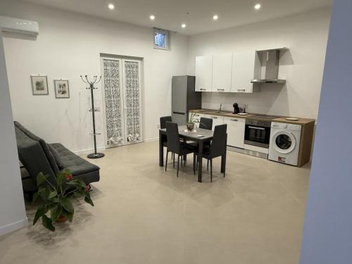 Sant'Antonio Abate Apartment | La Piazza