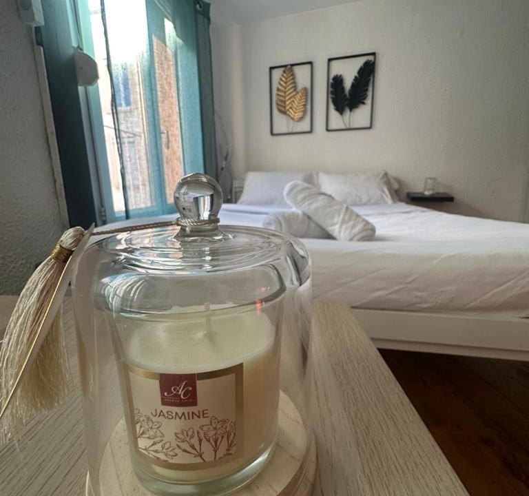 Jacquard - Prefecture Apartment | La plume d'or