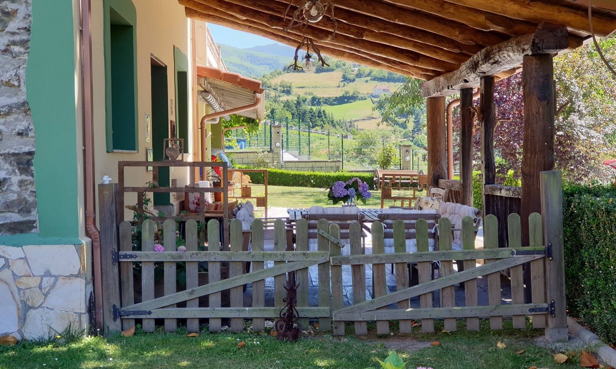 Cangas del Narcea Municipality Cottage | La Pumarada de Limés
