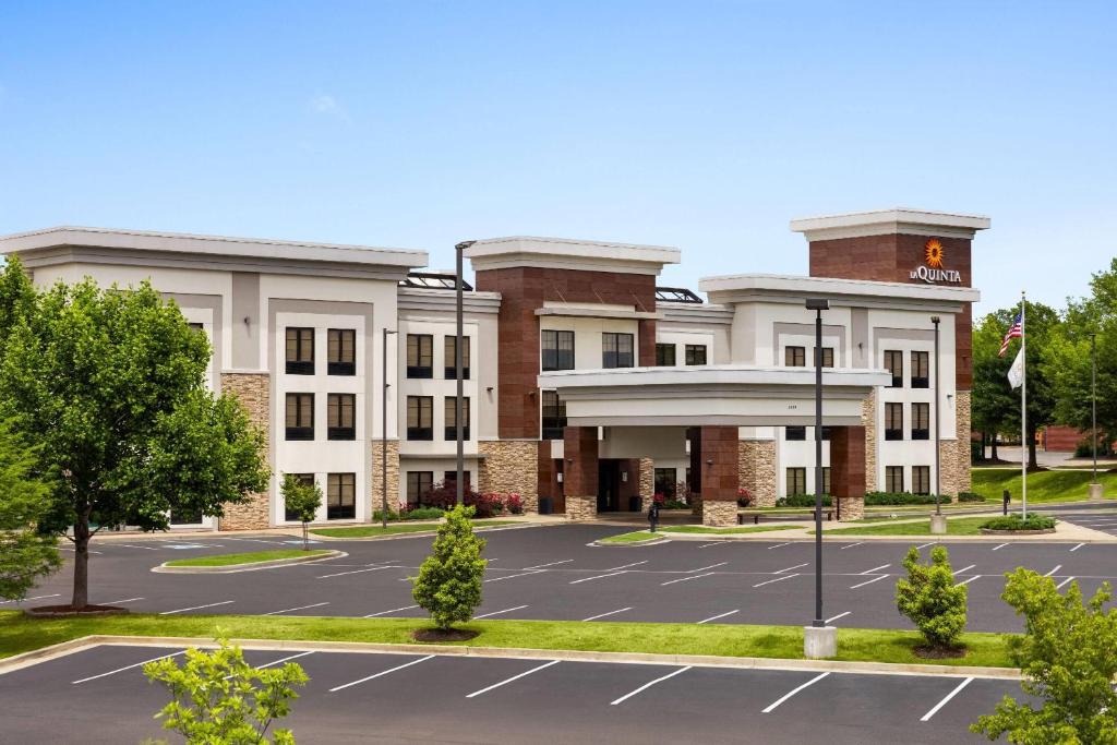 Ellendale Hotel | La Quinta by Wyndham Memphis Wolfchase
