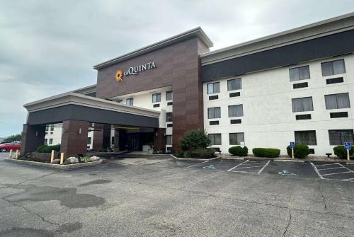 Springdale Hotel | La Quinta Inn and Suites by Wyndham Cincinnati North