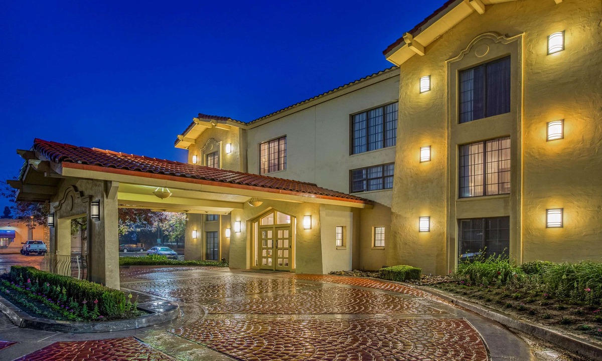 Downtown Hotel | La Quinta Inn by Wyndham Fresno Yosemite