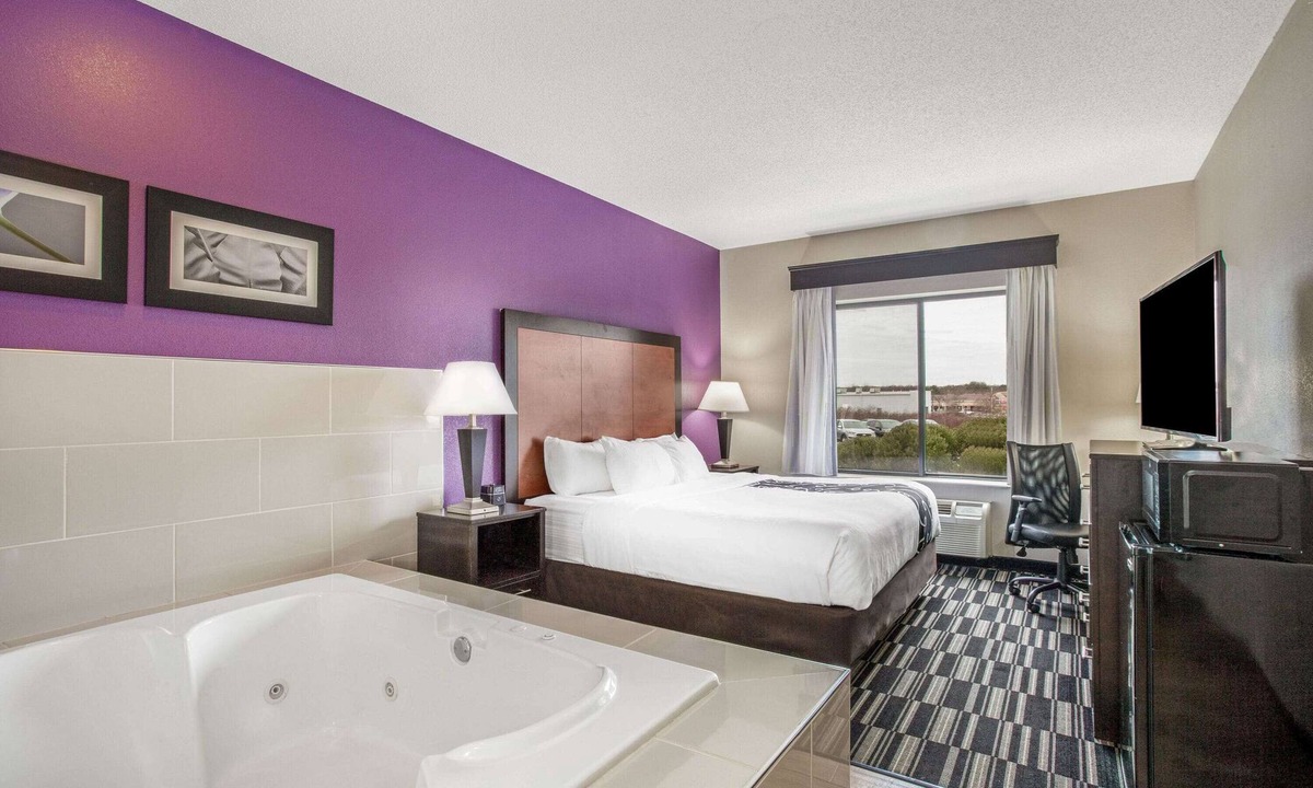Plainfield Hotel | La Quinta Inn & Suites by Wyndham Norwich-Plainfield-Casino