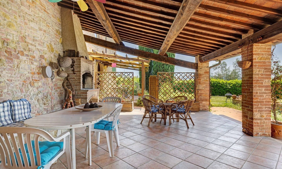 San Gimignano House | 'La Ripa - Master Apartment' with Shared Pool & Wi-Fi