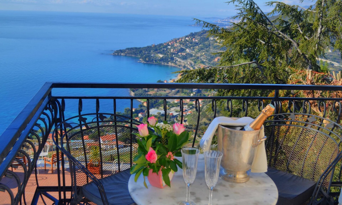 Ventimiglia Hotel | La Riserva di Castel d'Appio
