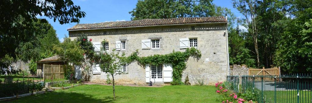 Cherveux Apartment | La Roche Cantin