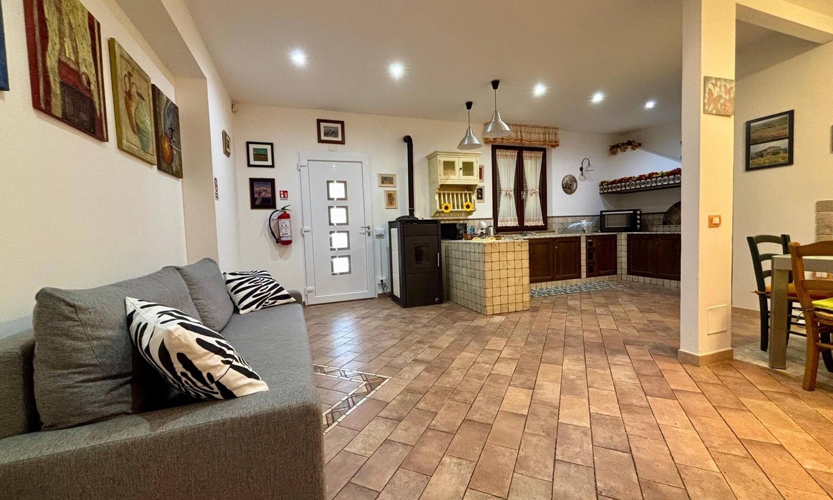 Casale Marittimo Apartment | La Rosa Dei Venti Scirocco Apartment nestled in the Tuscan countryside