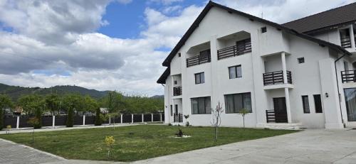Baia de Fier House | La Scoabă
