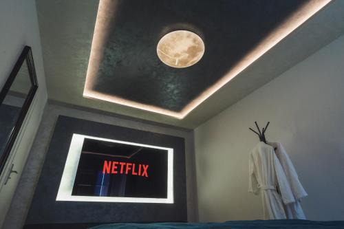 Annemasse Apartment | La Suite Interstellar - Cinéma Room & Balnéo