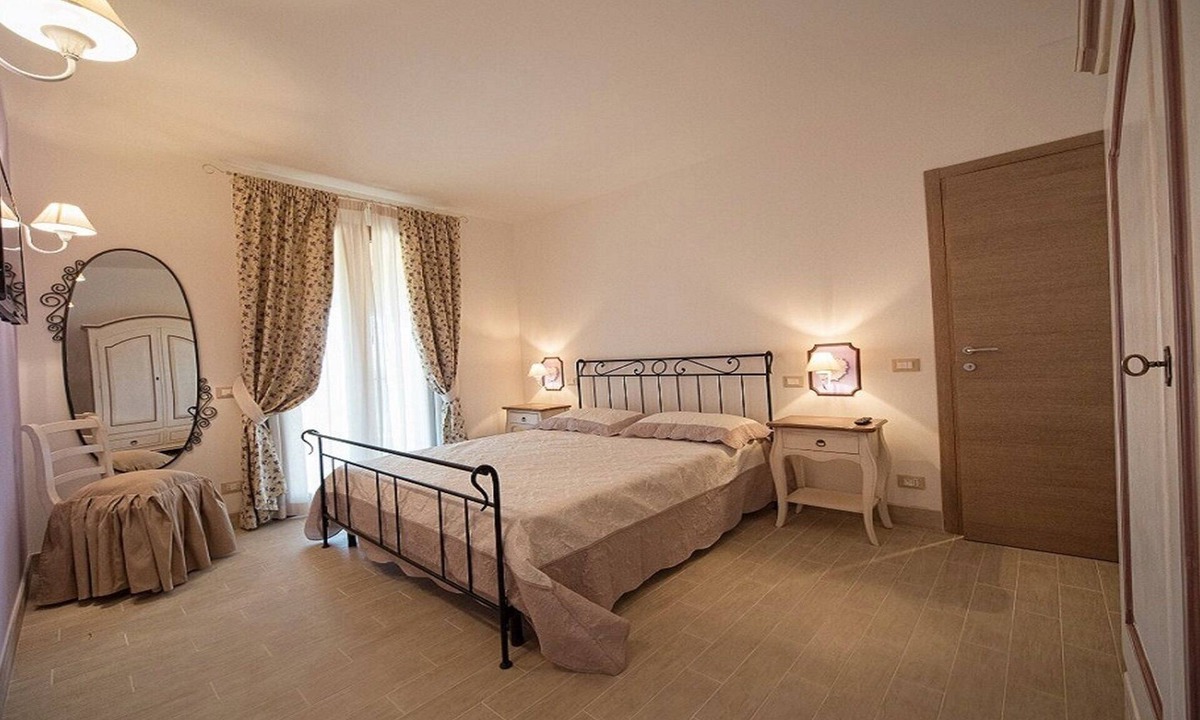 Crespina Villa | La Tana del Botti - Five Bedroom Villa, Sleeps 16