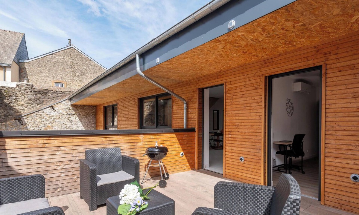 Laval House | La Terrasse - Climatisation - Parking