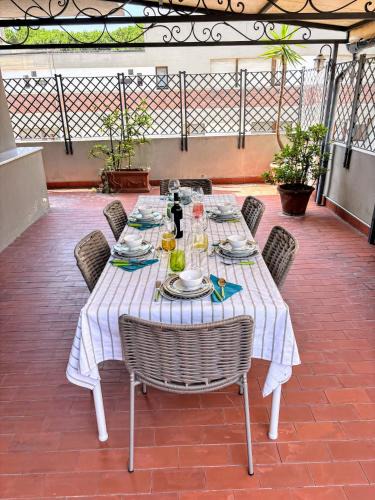 Marina di Carrara Apartment | - La Terrazza al Mare- Beach & Free Parking-