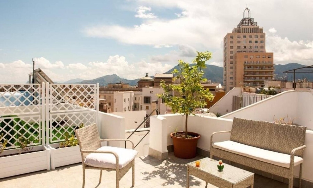 Palermo House | La Terrazza su Palermo : Camera Matrimoniale Mansardata