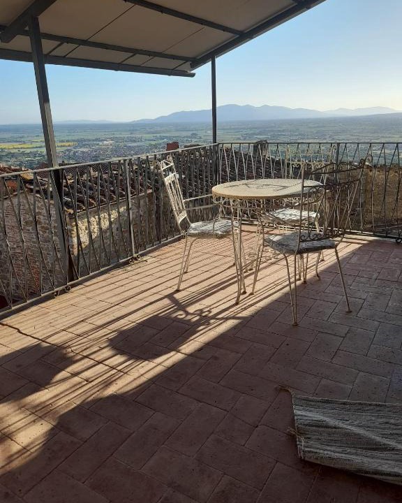 Montevettolini Apartment | La Terrazza sul Borgo