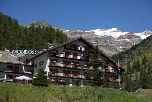 Staffal Hotel | La Trinitè Monboso Hotel