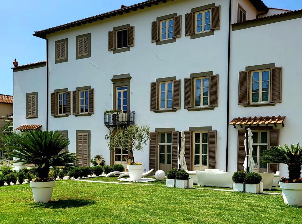 Livorno Apartment | LA VILLA APARTMENTS - Convenient for Sardinia and Corsica - 4-5 beds -Private Parking included with Camera