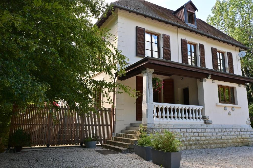 Boussieres House | La Villa du Papetier