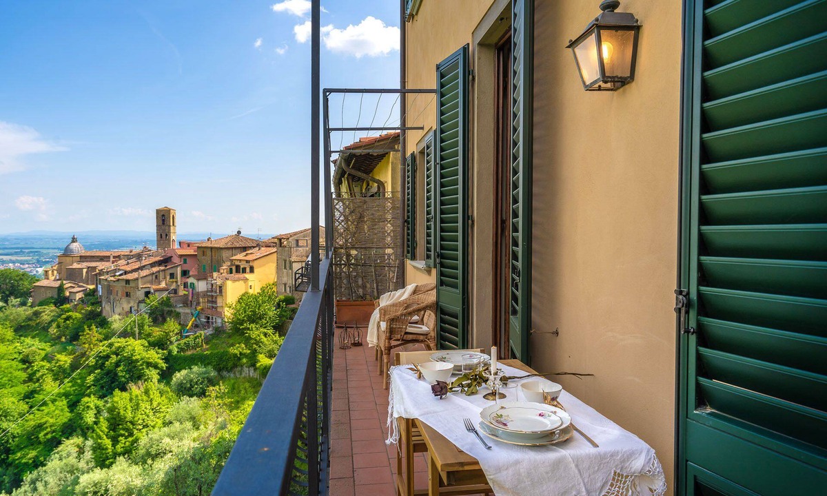 Massa e Cozzile Apartment | La Volata - Panoramic Apartment in the Medieval Heart of Massa e Cozzile