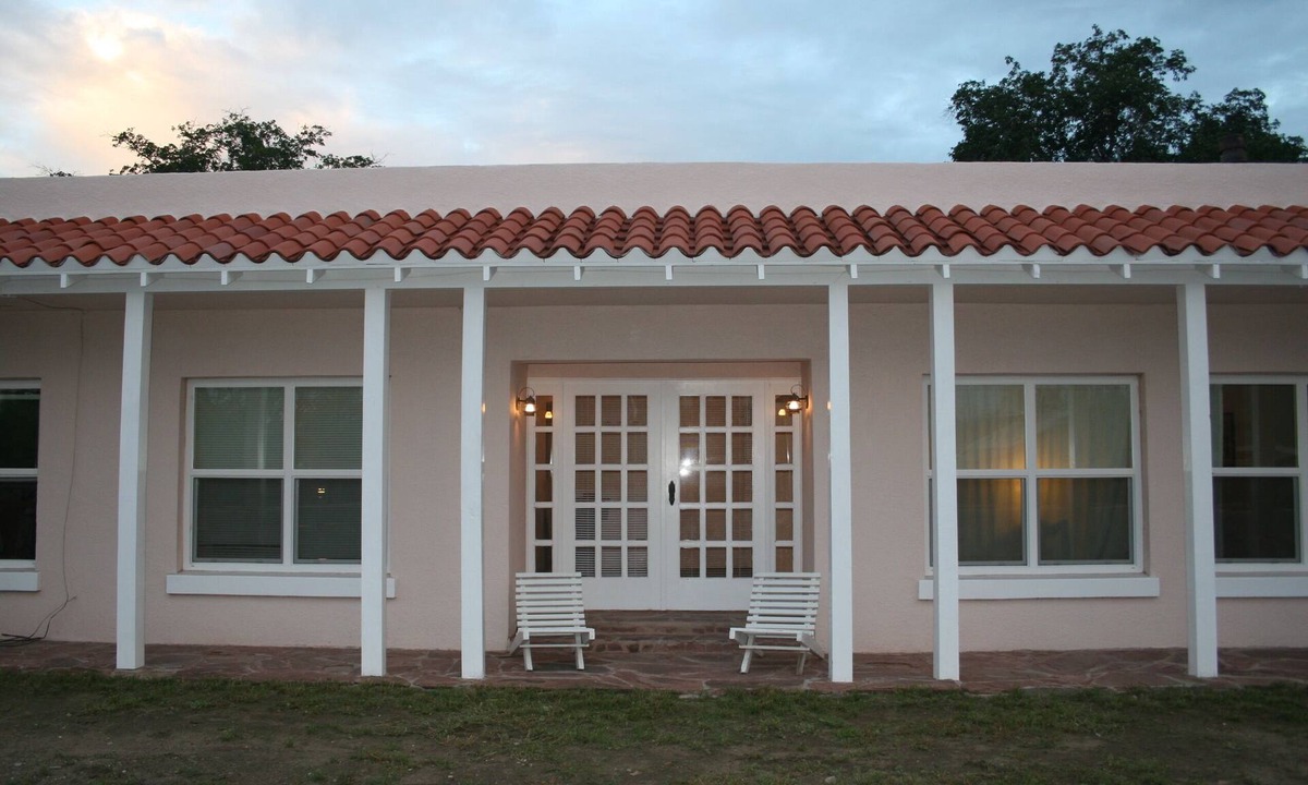Truth or Consequences House | Labyrinth Retreat in Truth or Consequences A Cozy and Comfortable Home for 4!!