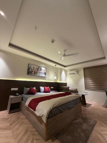 Jaypee Greens House | LaCasa Heights