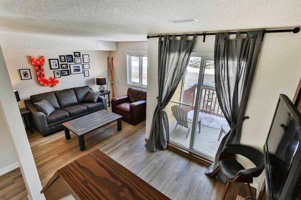 Canmore House | Lady MacDonald View Townhouse - Downtown Canmore