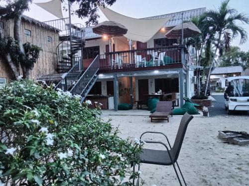 Thong Krut Hostel | Ladybugs hostel sunset