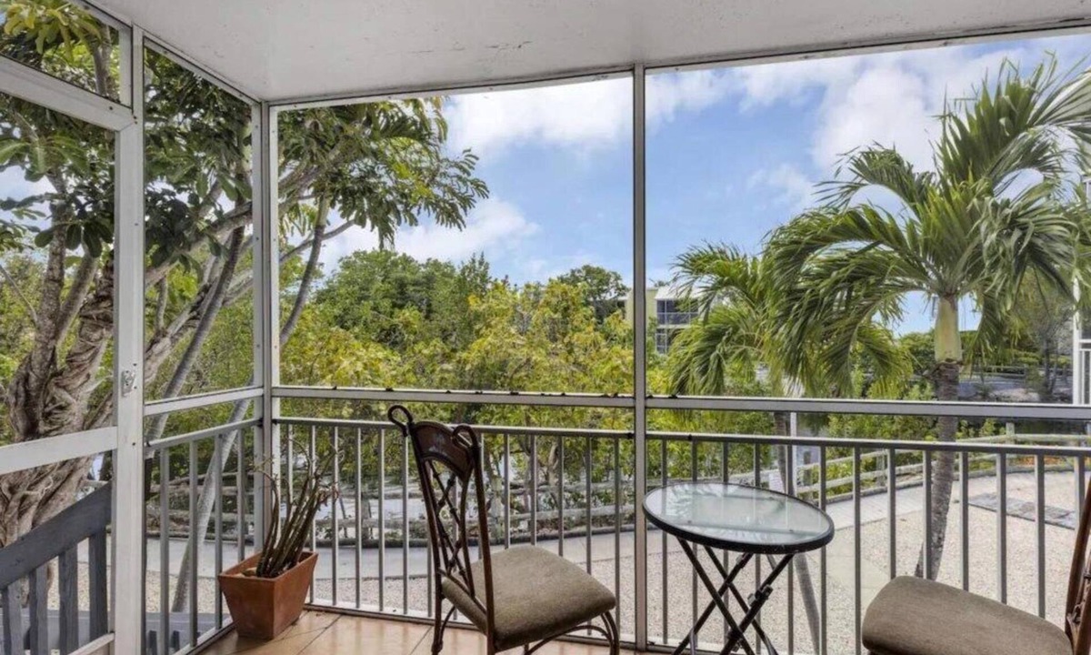 Rock Harbor House | Lagoon Front 3 Bedroom and Den, 4 Balcony, 3 Bathroom, 3 story Resort Townhouse