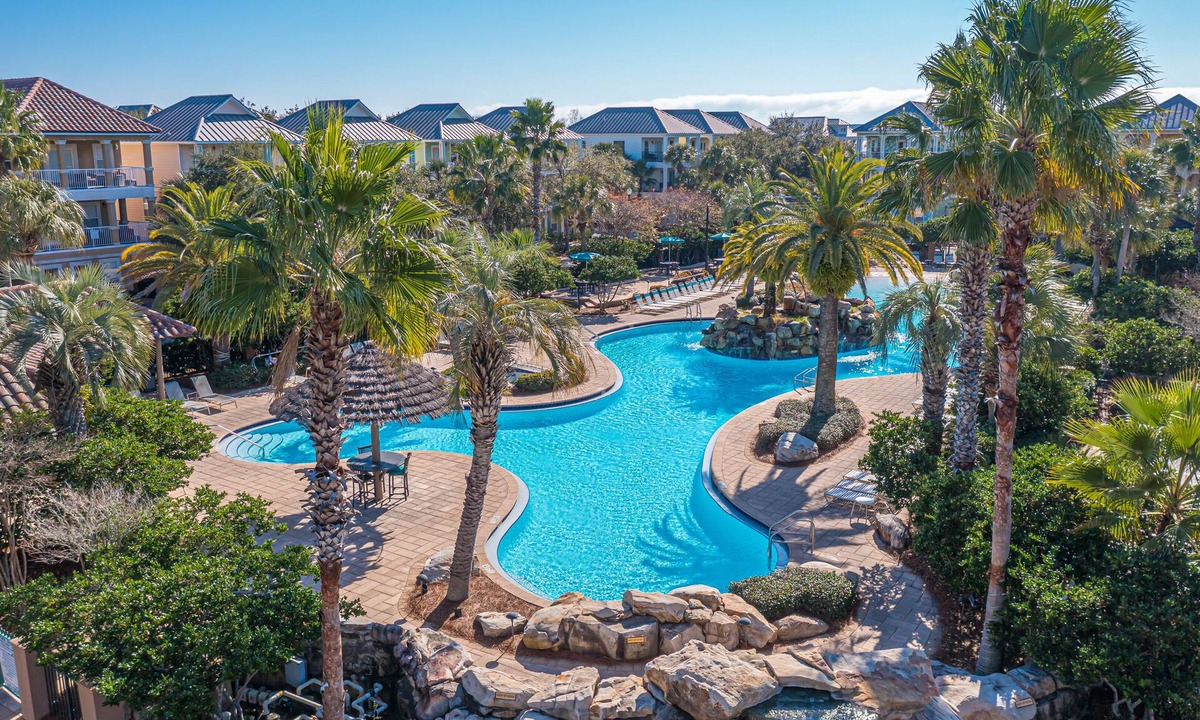 Villages of Crystal Beach House | Lagoon Style Pool ~ Near the Beach ~ Balcony