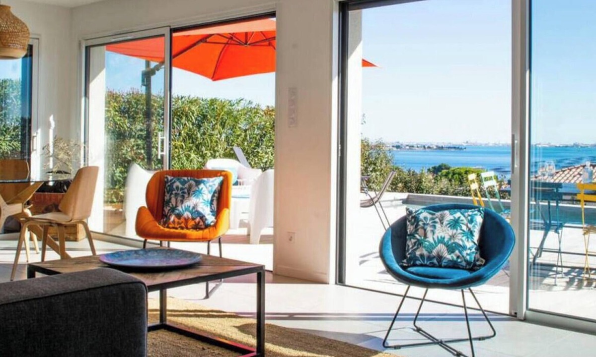 Bouzigues Villa | Lagoon view villa with private pool near Sète