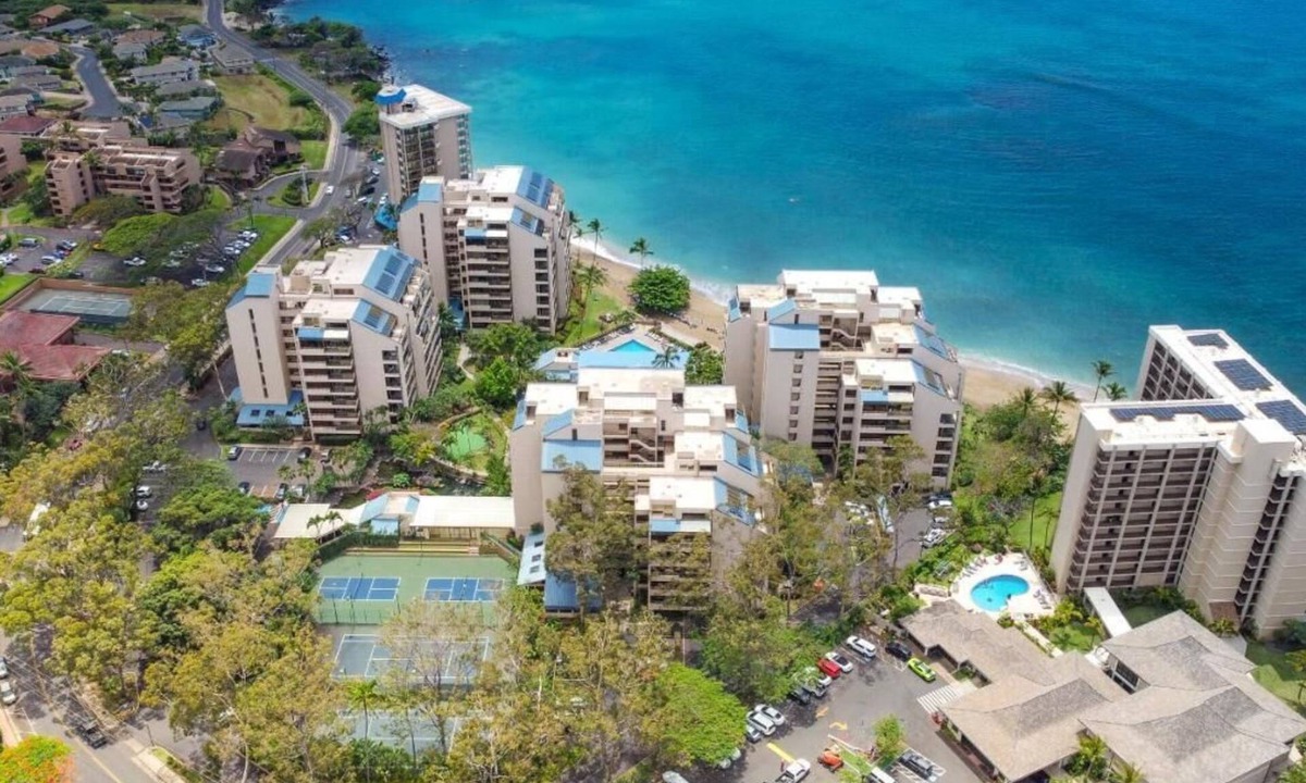 Kahana Resort | Lahaina Beach Front Resort 3 Bed Sleeps 8
