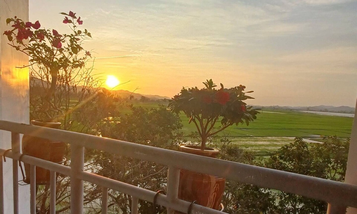 Lien Son Hotel | LAK VIEW