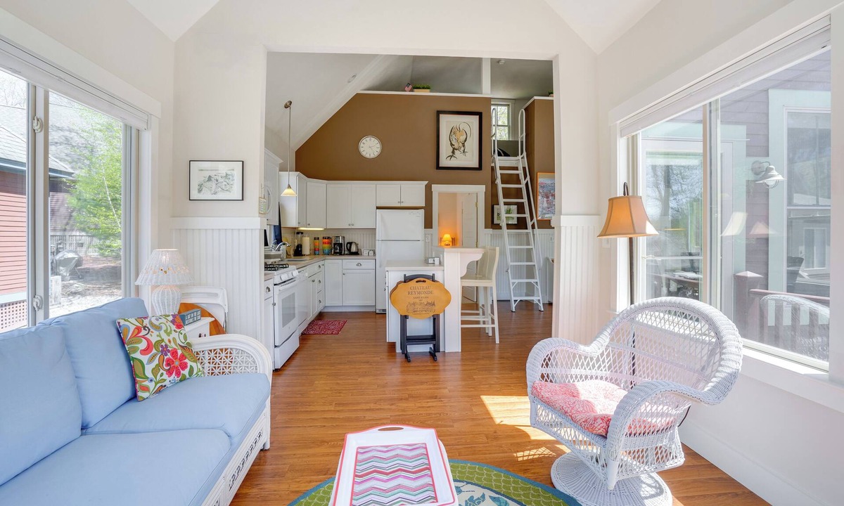 Summer Village Cottage | Lake Access & Pools: Sun-Soaked Westford Cottage!