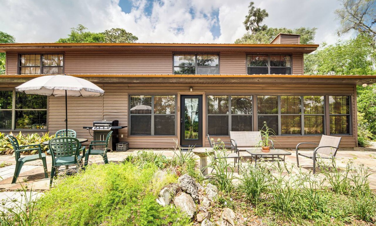Inverness Apartment | Lake Access + Private Patio: Sunny Inverness Apt!