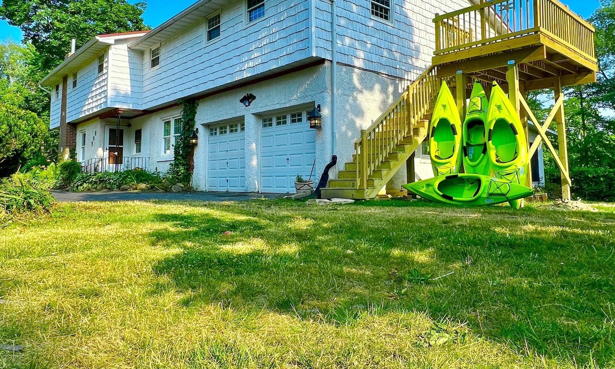 Cedar Lake House | LAKE ACCESS, spacious lake home perfect for large families and events, +kayaks