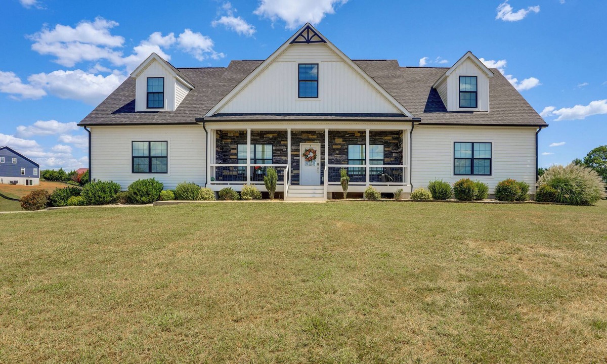 Livingston House | Lake Anna Retreat w/Boat Slip | Sleeps 15
