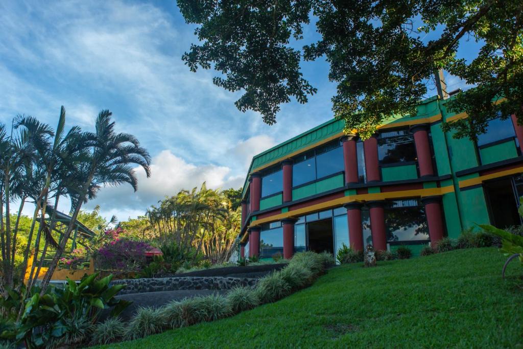 Angeles Hotel | Lake Arenal Hotel, Brewery & Farm