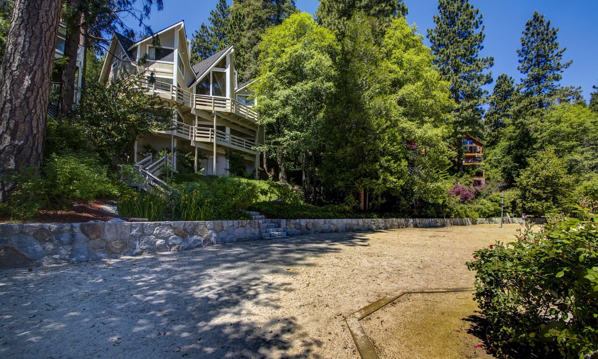 Blue Jay House | Lake Arrowhead Lakefront Home Best Location Private Dock Pet Friendly