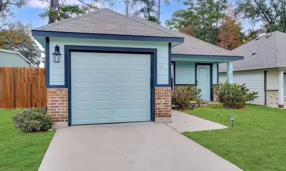 Willis House | Lake Conroe Escape · Docked at the Cove 3BR/2BA