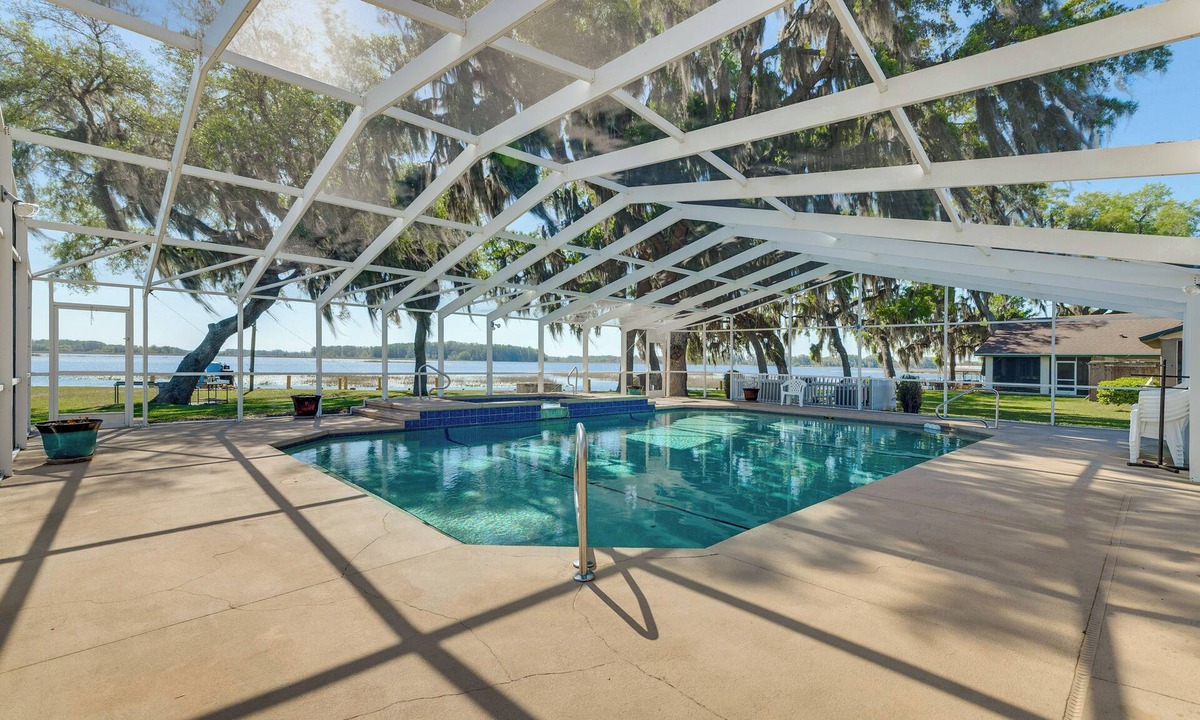 Hernando Cabin | Lake Days + Pool Fun! Nature Coast Retreat