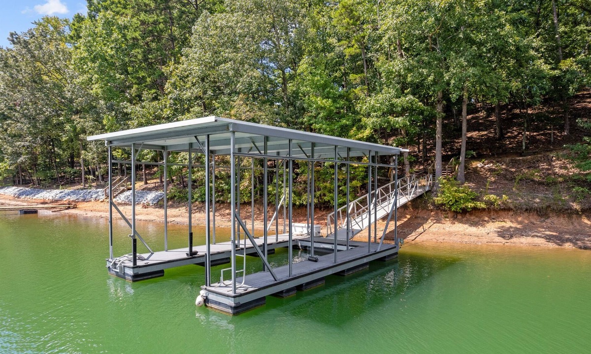 Gainesville House | Lake Daze On Lake Lanier With A Dock