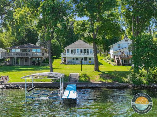 Delavan Lake House | Lake Delavan Lakefront Home Pier Sleeps 6